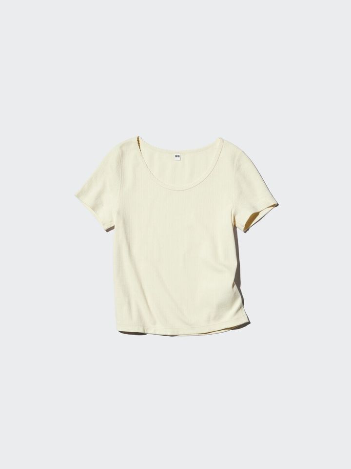 ユニクロのポインテールラウンドネックミニT