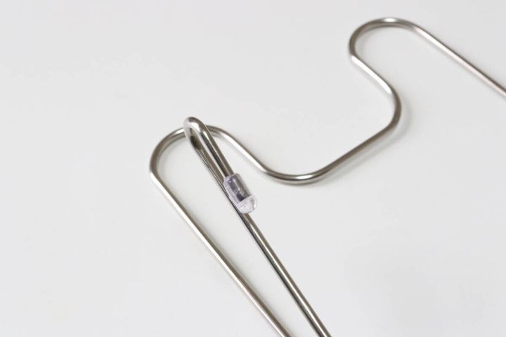 セリアのステンレス水切りラック用鍋ふたホルダーのフックの先端には傷つき防止のパーツ付き