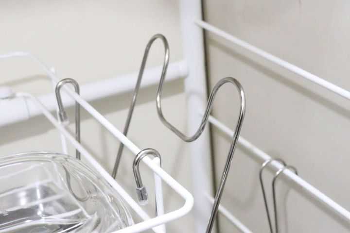 セリアのステンレス水切りラック用鍋ふたホルダーの設置例