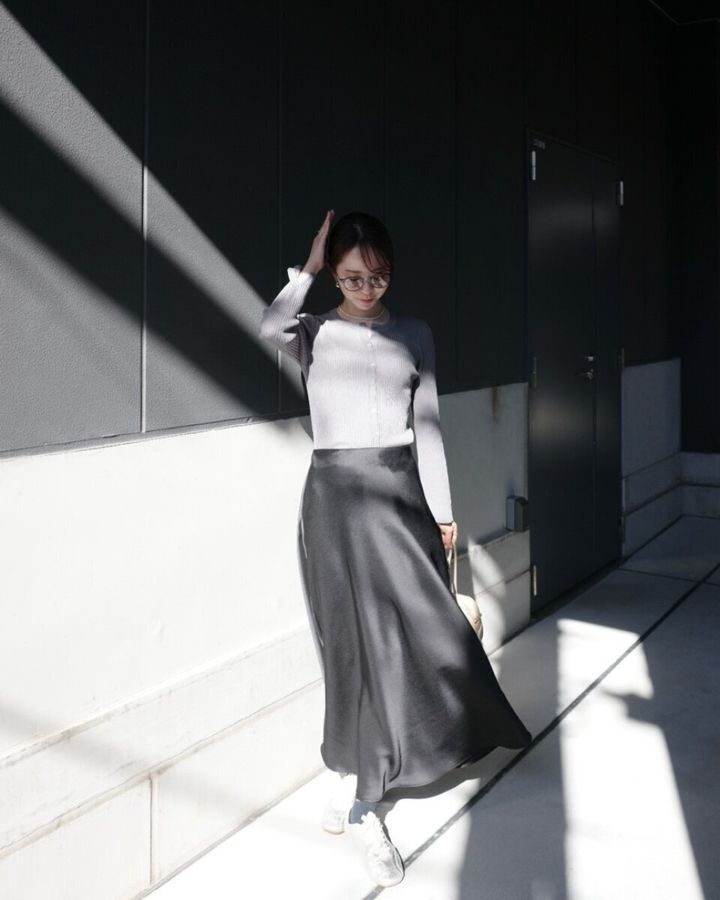 GU シアーリブカーディガン グレー フレアスカートコーデ