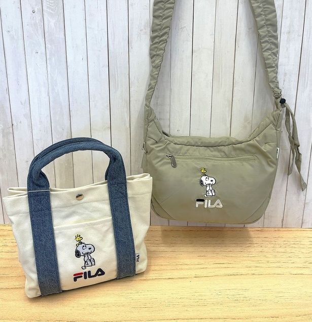 スヌーピータウンショップ限定デザイン。写真左から「ミニトートバッグ」(5489円)、「ショルダーバッグ」(6589円)