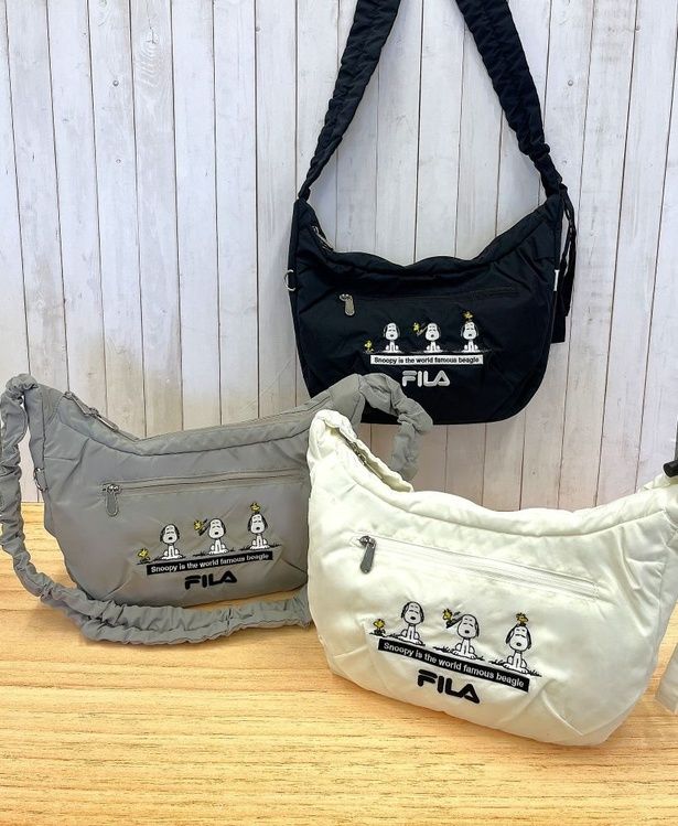 “クシュクシュ”ストラップがおしゃれな「ショルダーバッグ」(6589円)