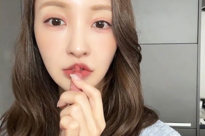 板野友美さんのTikTok公式アカウント（tomo.i_0703）から引用