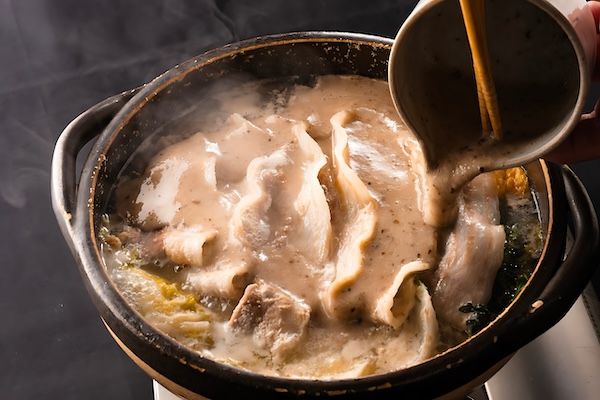 【東京都港区】全国鍋総選挙グランプリ受賞“茶色すぎる鍋”の山芋料理専門店が麻布十番に移転OPEN！