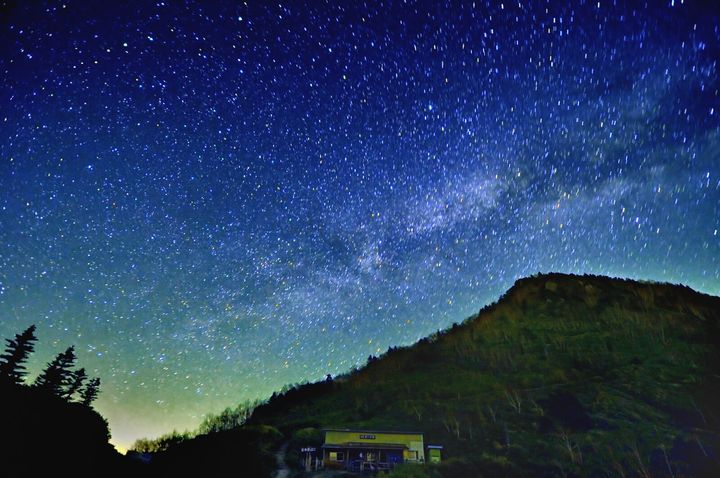 星空笠岳峠にかかる天の川.jpg
