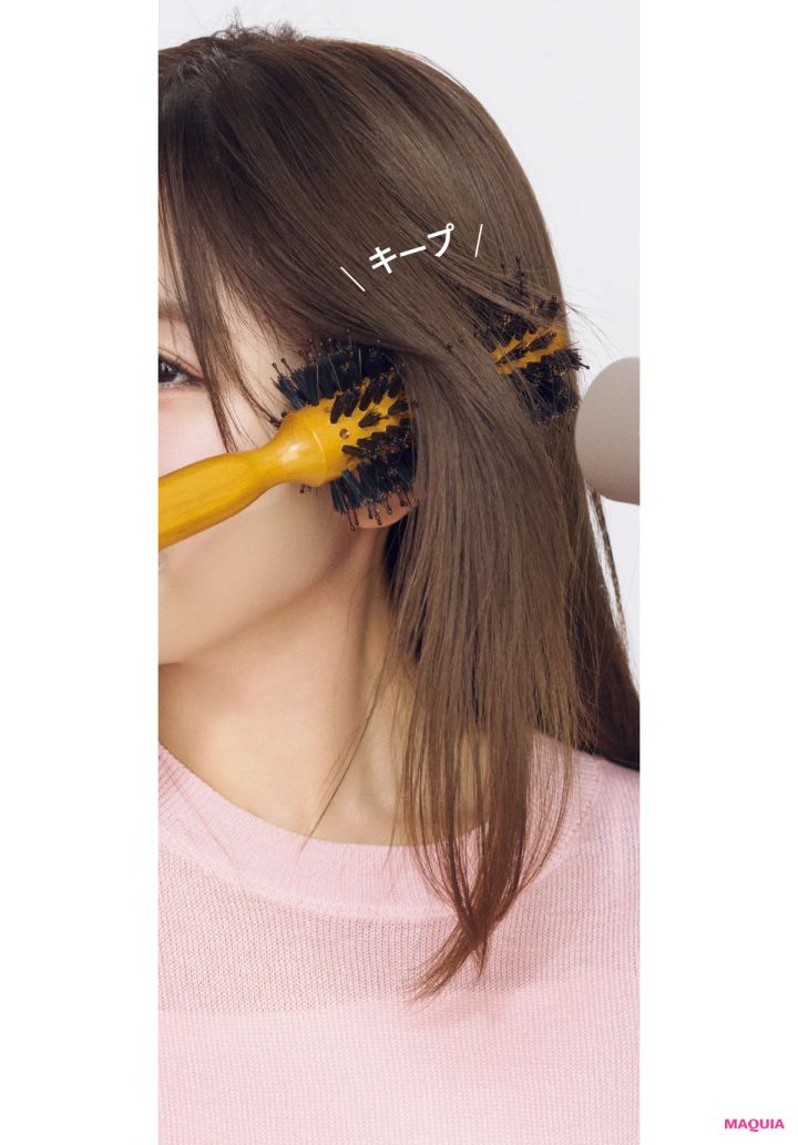 ヘアアレンジ ドライヤーを使った髪の巻き方 ロング 耳まわりに“広がり”とボリュームをプラス