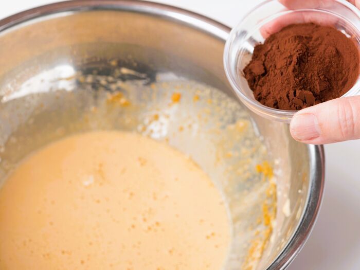 【オイルなし、グルテンなし】米粉のふわふわ「ココアとチョコチップのシフォンケーキ」の作り方。体にやさしいのに満足感のあるおやつです！