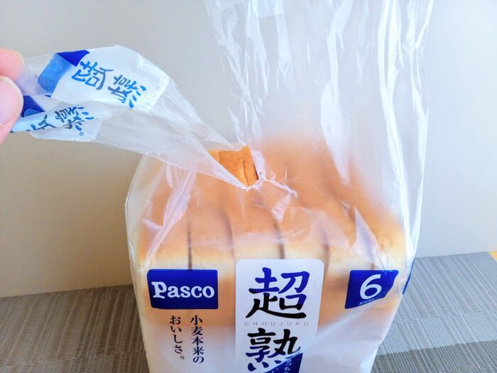 『食パンの袋』の超シンプルな閉じ方！いつもどうしてる？輪ゴムもクリップも何も使いません♡