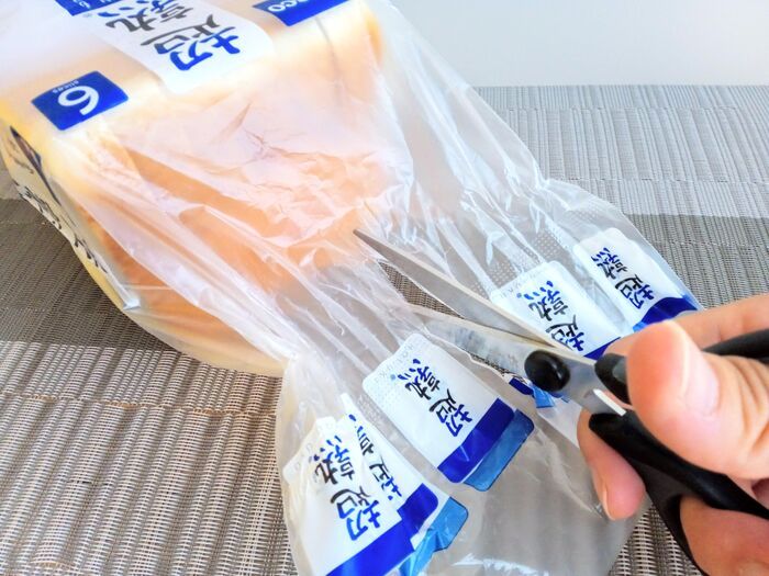 『食パンの袋』の超シンプルな閉じ方！いつもどうしてる？輪ゴムもクリップも何も使いません♡