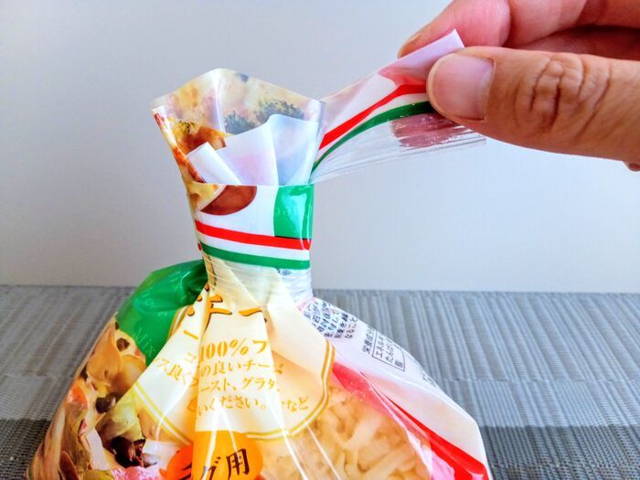 『食パンの袋』の超シンプルな閉じ方！いつもどうしてる？輪ゴムもクリップも何も使いません♡