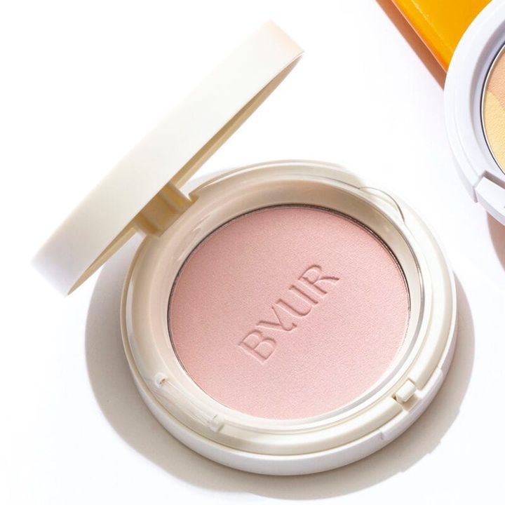 バイユア セラムフィット モイストプレストパウダー 01 2530円（Hamee）※3月12日発売