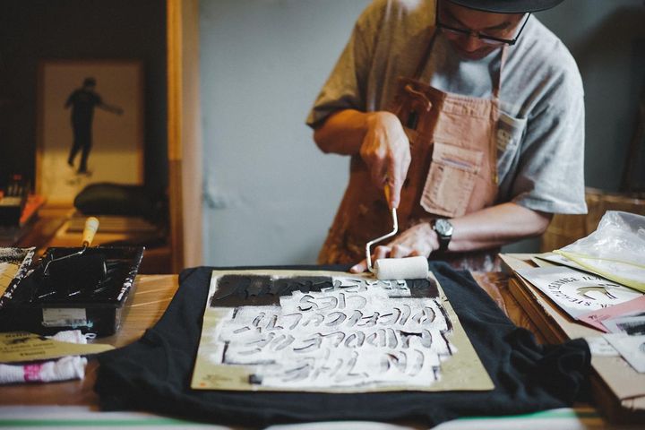 画像: ステンシルアーティスト・守矢努氏 出典：ステート オブ エスケープ