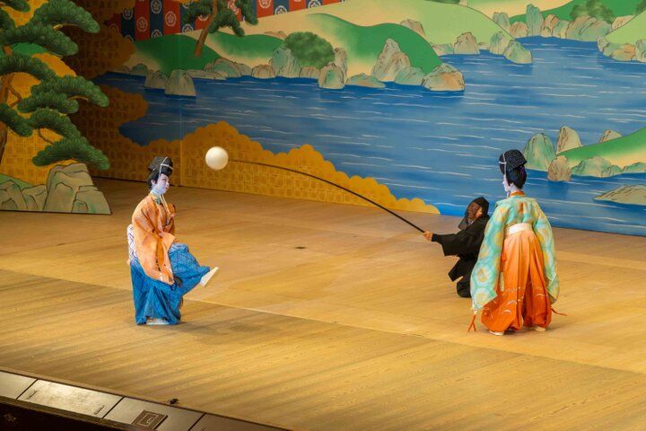 京都・祇園の春の風物詩、芸妓さん・舞妓さんが華やかに京の四季を舞う「都をどり」にうっとり