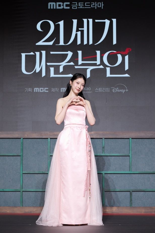 名家の王妃ユン・イランを演じたコン・スンヨン [c]2026. MBC. All Rights reserved.