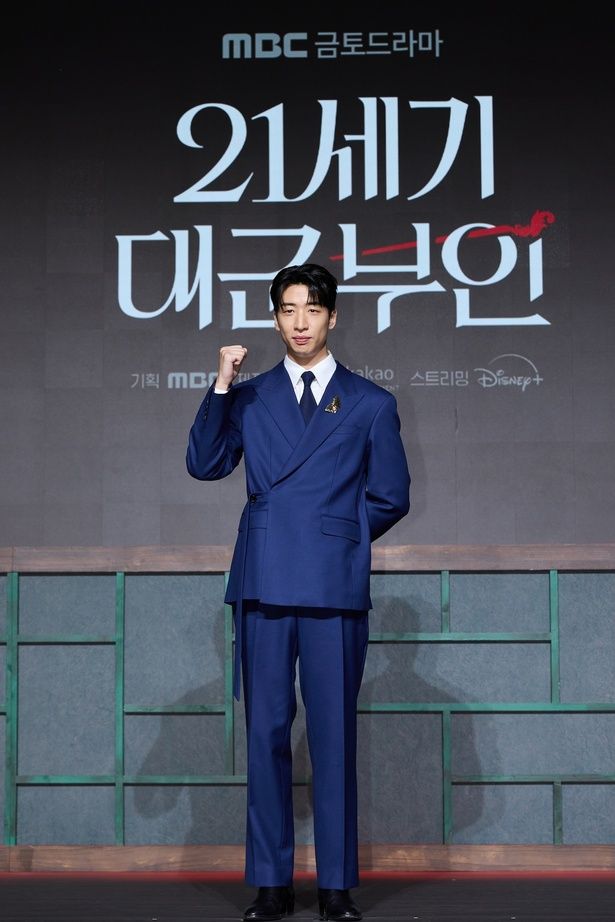 イアン大君の補佐官チェ・ヒョンを演じたユ・スビン [c]2026. MBC. All Rights reserved.