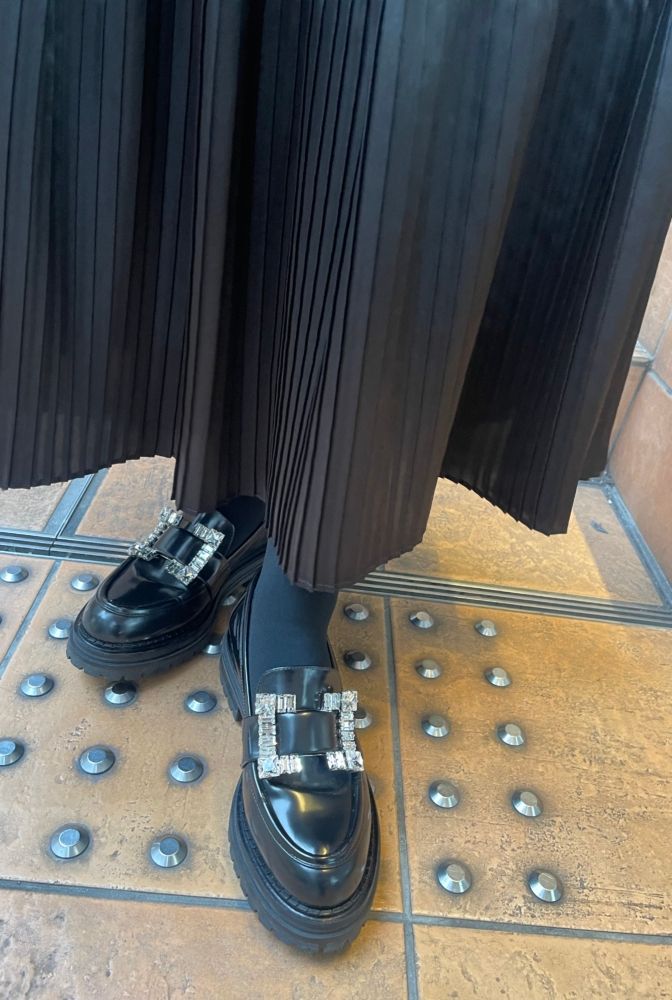 吉田さん・ローファー