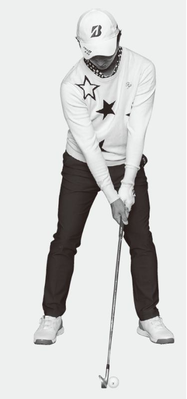 背中を真っすぐに構えるのはNG！正しい構え方をプロが解説