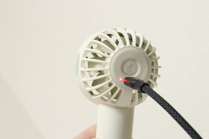 ダイソー ミニファン（ツートン） 充電方法