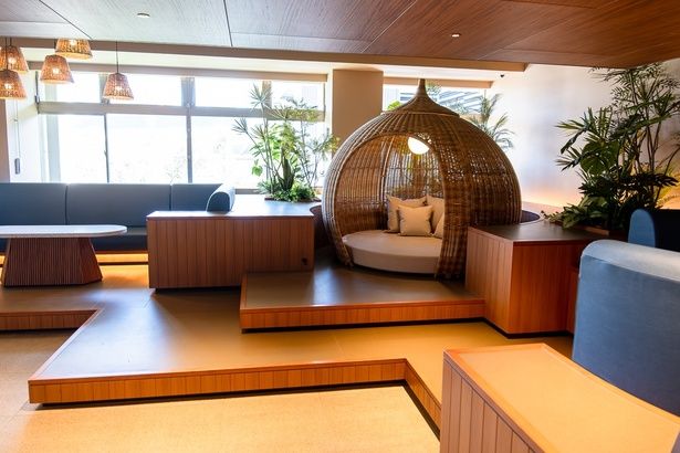 カラビナ付きの寛ぎスペースでゆっくり過ごせる「屋内ドッグラウンジ」