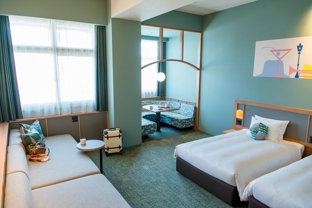 村野藤吾さんらしい空間構成が随所に息づく、温かみのある「かたりばルーム」の空間。こちらは、議員席で使われていた椅子の「緑」がテーマ