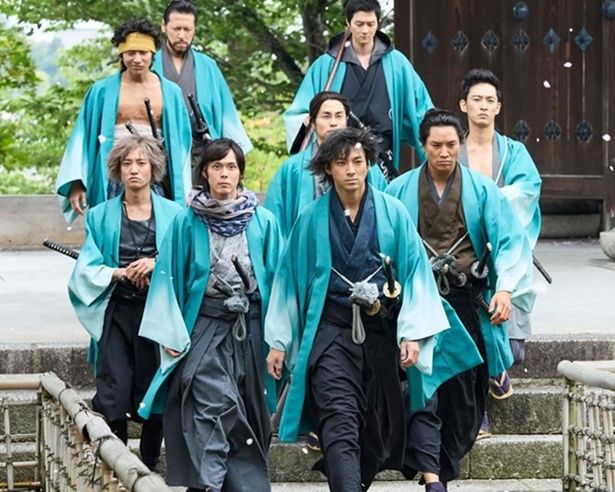 土方歳三(山田裕貴さん)を先頭に歩む新撰組の面々