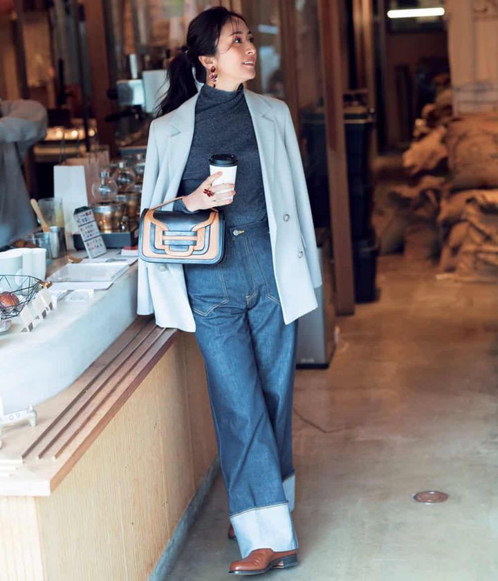 クリスウェブ佳子 カラージャケット ワイドデニム コーデ