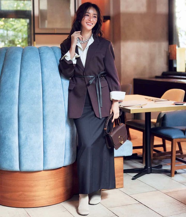 クリスウェブ佳子 ジャケット タイトスカート コーデ