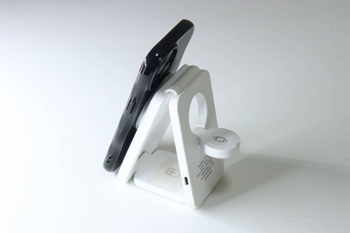 ダイソーのIP16e/15/14/13用ケース ウェーブ クリアの使用例