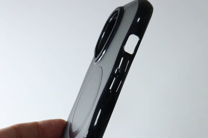 ダイソーのIP16e/15/14/13用ケース ウェーブ クリアが優秀