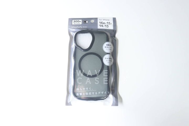 ダイソーのIP16e/15/14/13用ケース ウェーブ クリアのパッケージ