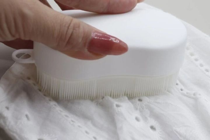 ダイソー 洗濯ソフトブラシ（部分洗い用） 使用例