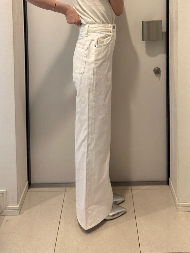 GU バギーフレアジーンズ オフホワイト 横から