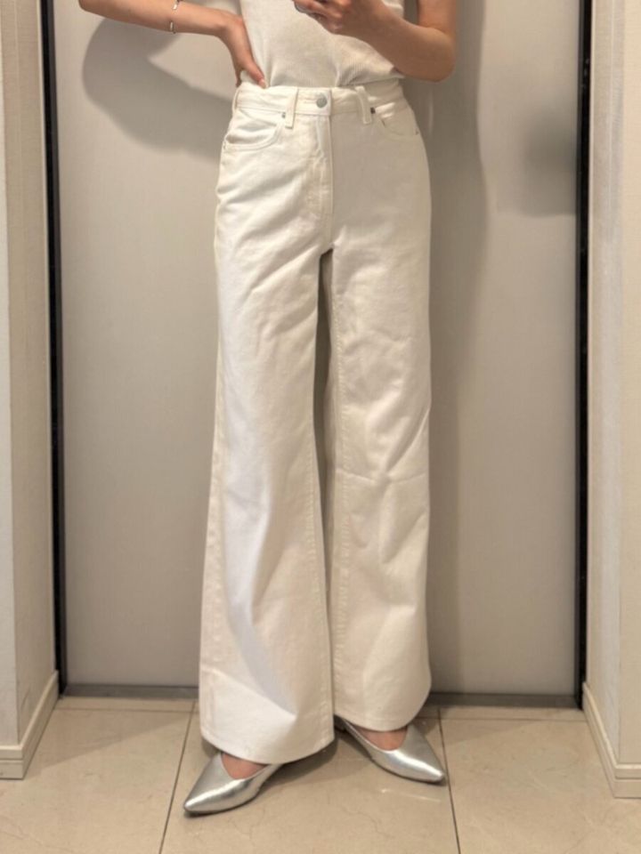 GU バギーフレアジーンズ オフホワイト 正面