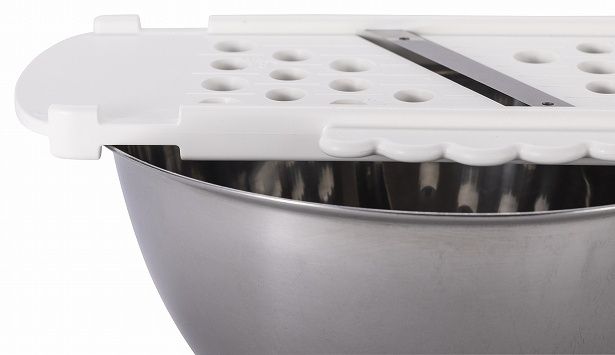 容器にかけて使える、ズレ防止の溝が付いている