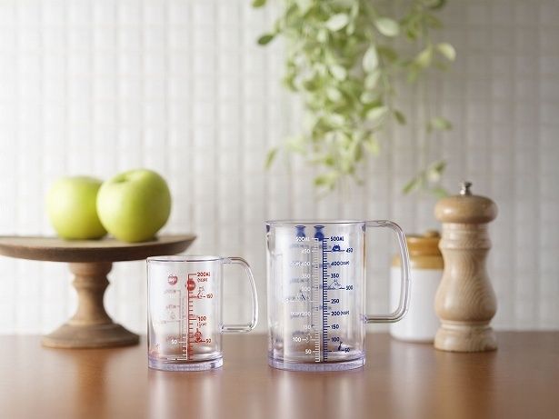 計量カップは200ミリリットルと500ミリリットルの2種 