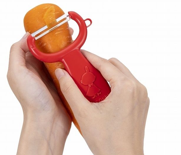 軽くて切れ味もいいので、皮をむくのもラクラク