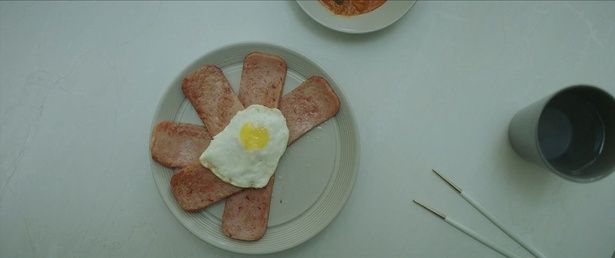 おいしそうな朝ごはんのシーン [c] 2023 TWOMEN FILM ALL RIGHTS RESERVED.