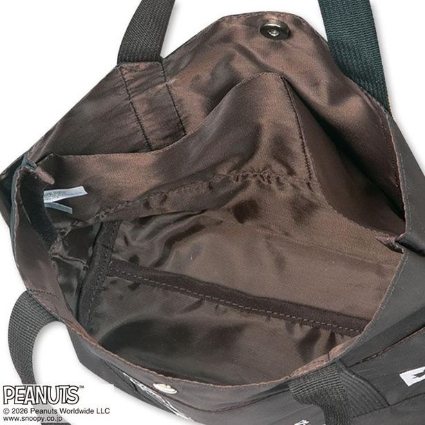 外ポケット4個と内ポケット2個の合計6ポケット仕様