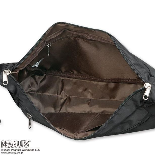 縦27×横33センチ、マチ幅12.5センチの大きめサイズで、合計7個のポケットを搭載