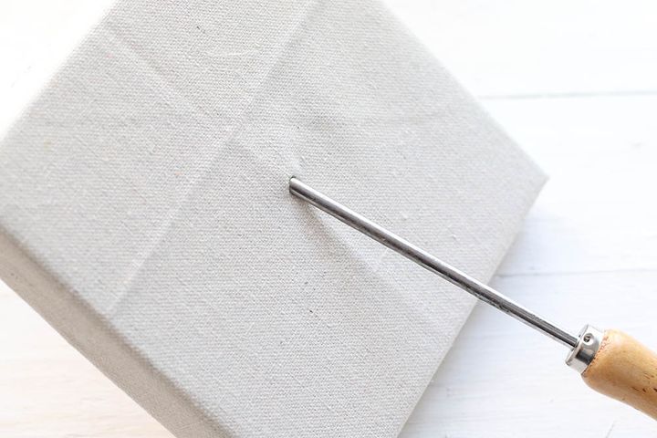 ハギレに穴をあける