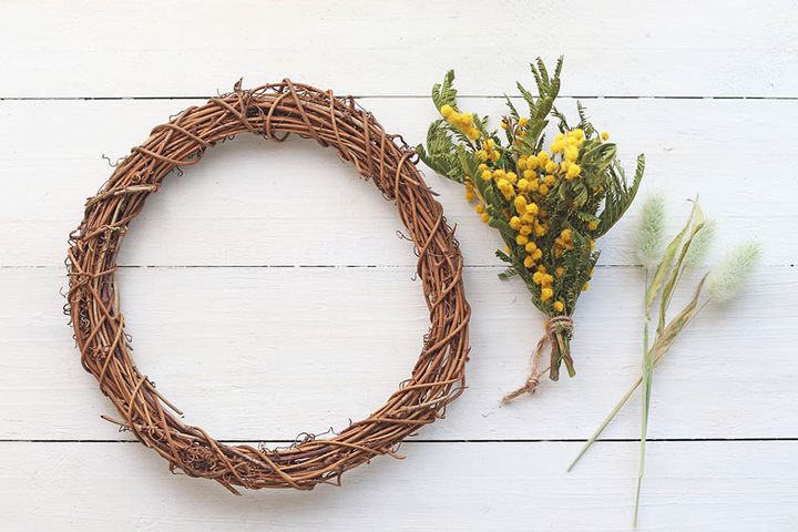 リース土台とドライフラワー