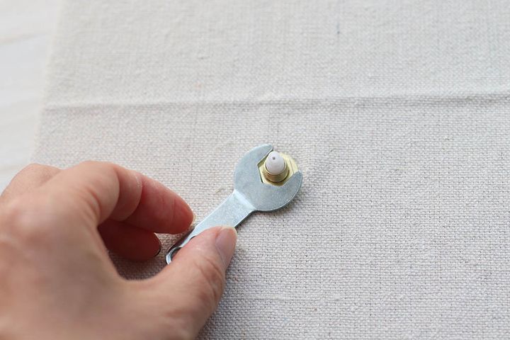 ナットでムーブメントを固定