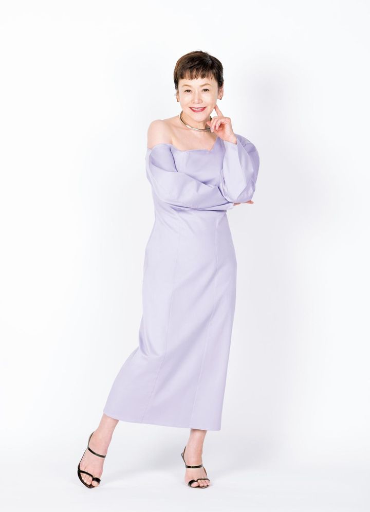 パープルドレス 9万4600円／ELAINE HERSBY（EMME Co.,Ltd.☎03-6419-7712）その他／スタイリスト私物