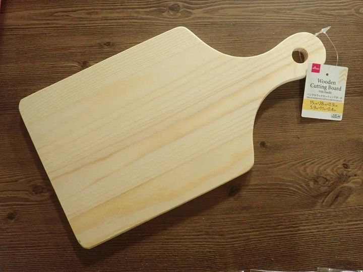 DAISO(ダイソー)：ハンドルウッドカッティングボード