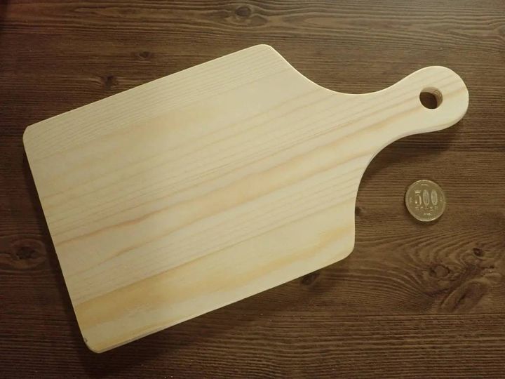 DAISO(ダイソー)：ハンドルウッドカッティングボード