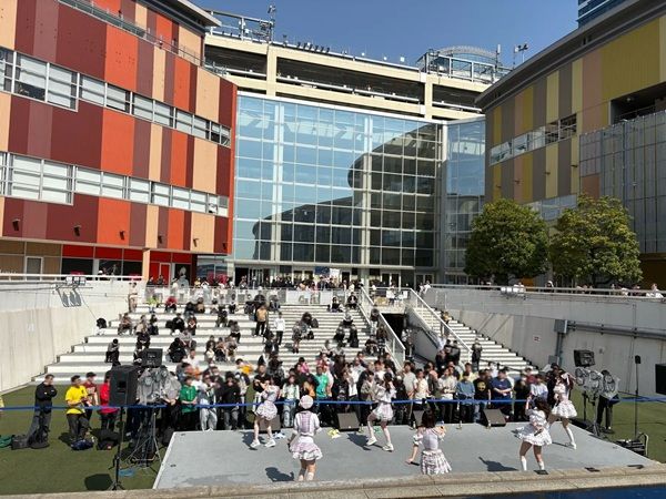 【東京都江東区】3組のアイドルが出演、「金色麦茶スペシャルアイドルライブ」開催！金色麦茶配布も