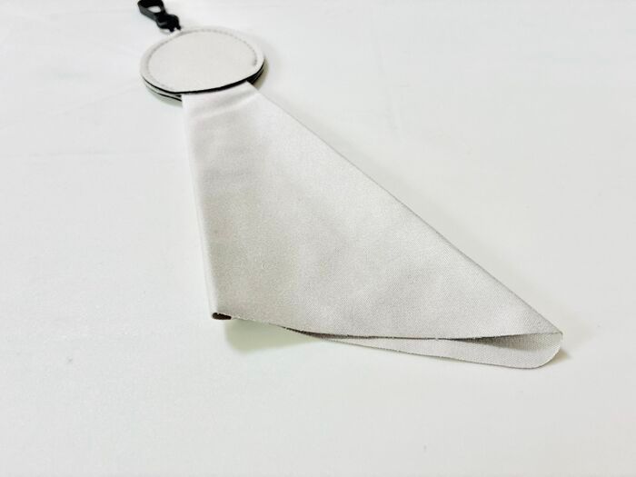 【セリア】“ナゾのキーホルダー”の中身を引っ張り出すと「まさかの便利グッズが登場！」これからのシーズンは特に大活躍♡