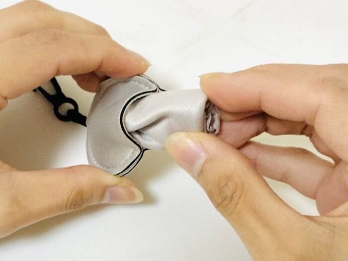 【セリア】“ナゾのキーホルダー”の中身を引っ張り出すと「まさかの便利グッズが登場！」これからのシーズンは特に大活躍♡