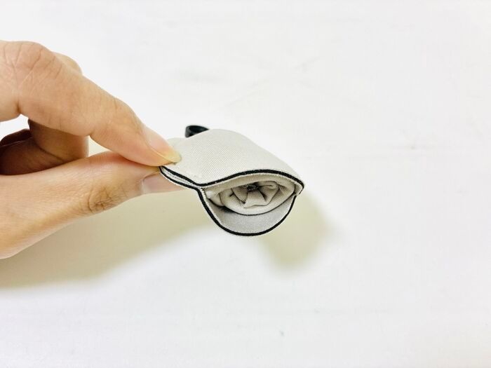 【セリア】“ナゾのキーホルダー”の中身を引っ張り出すと「まさかの便利グッズが登場！」これからのシーズンは特に大活躍♡