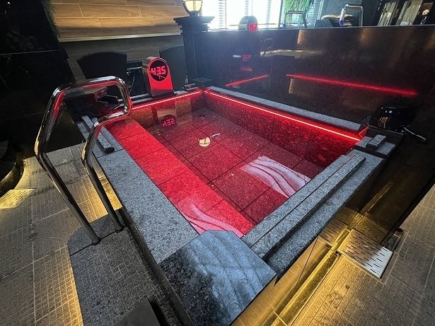 42～43度と熱めの湯船「熱湯」があるのもうれしい